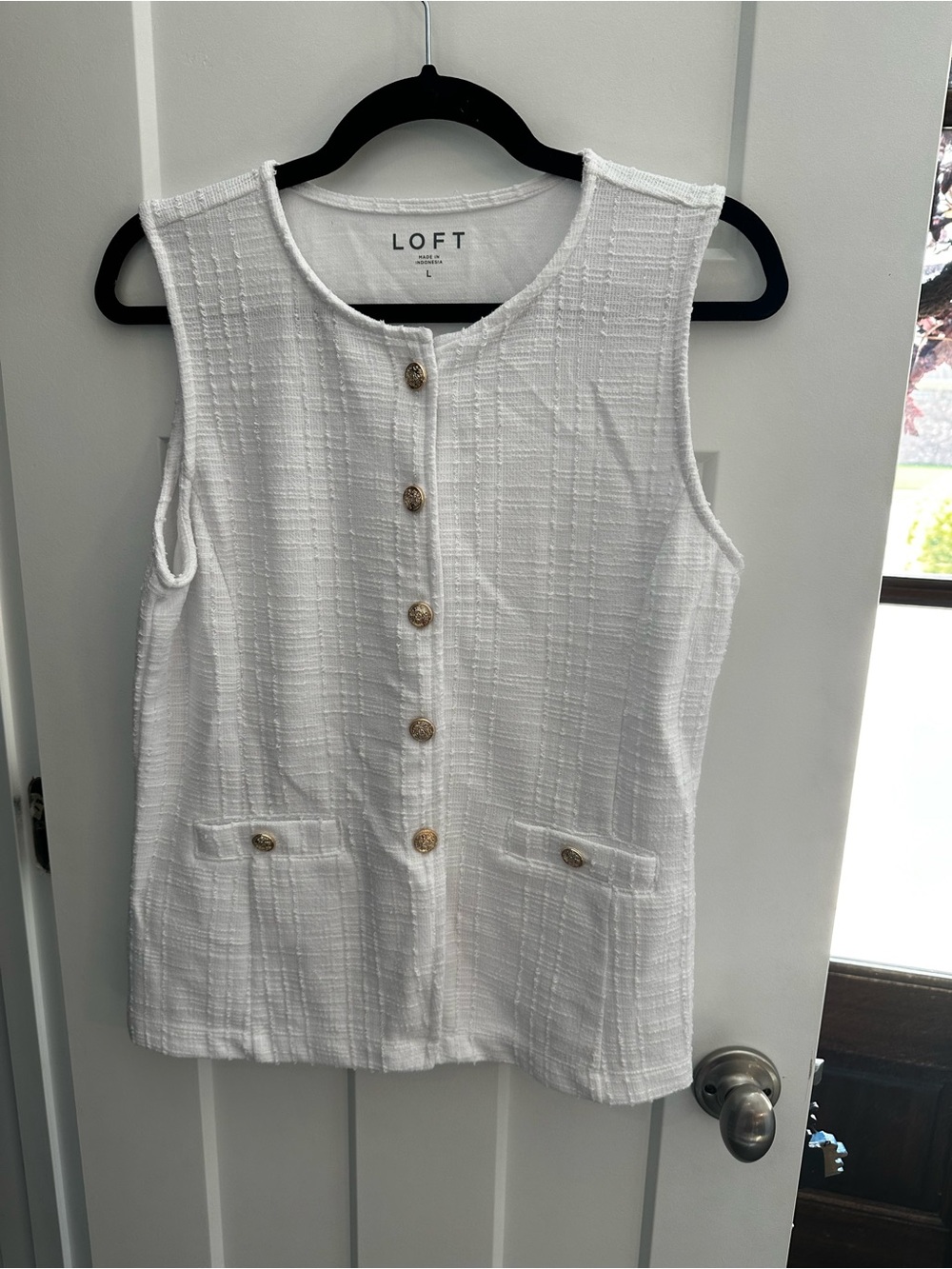LOFT White Textured Button-Front Sleeveless Tank
